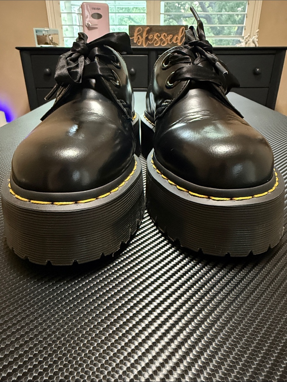 Dr. Martens Holly Black Leather Satin Ribbon 2-Eye Oxford Sz 9/w (runs large) - Picture 7 of 7